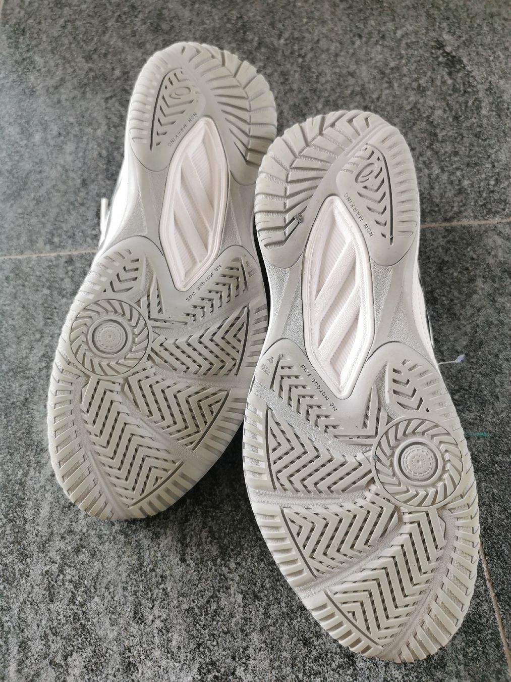 Asics Herrenschuhe: ASICS Hallenschuhe Weiss Grösse 39 – Gebraucht aus Hittnau von ettsas 3