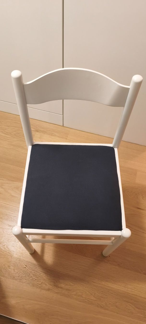 Chaises: 4 weiße Stühle – D'occasion à Männedorf par kri_m7hp 2