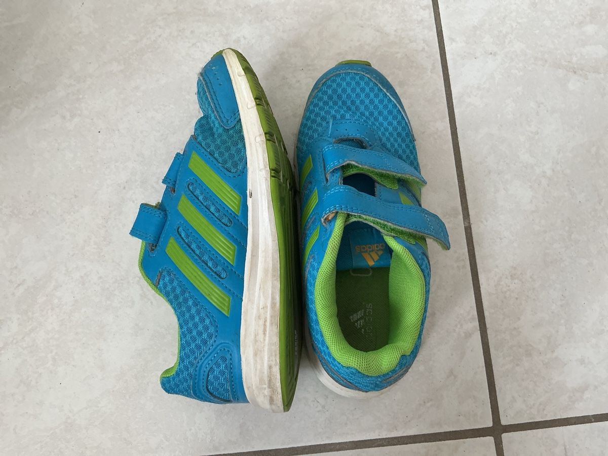 Adidas Chaussures garçon: Turnschuhe Grösse 31 – D'occasion à Grellingen par gartenzwerg03 1