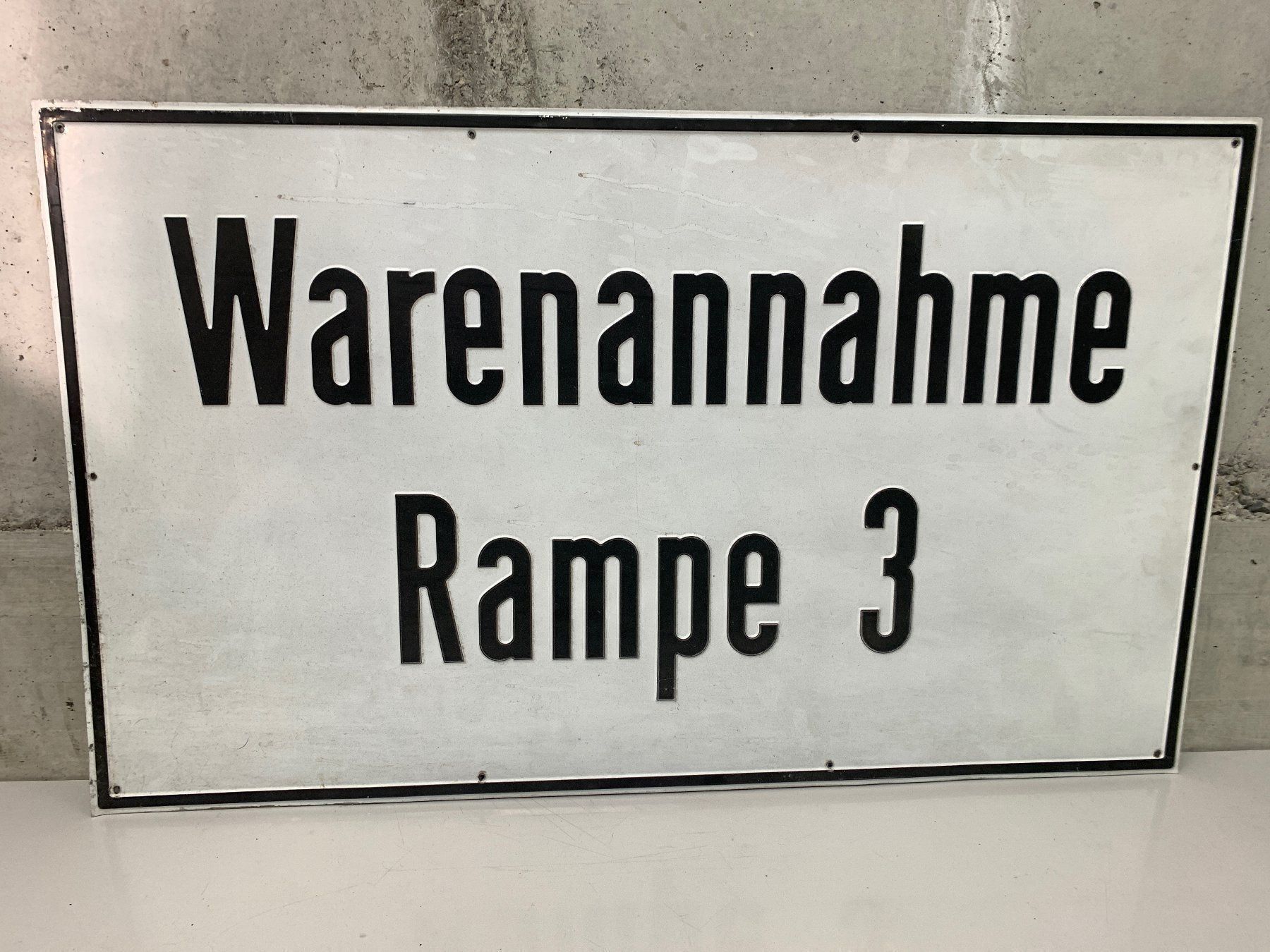 Insegne: Schild Warenannahme Rampe 3 – Usato da Ottikon venduto da Hogdog