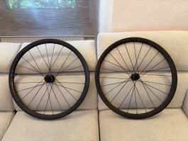 Paire de roues carbone Bontrager Elite 35
