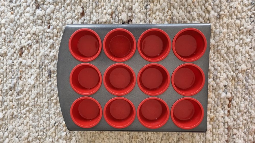 Muffin-Backblech mit 12 Silikonförmchen | Kaufen auf Ricardo