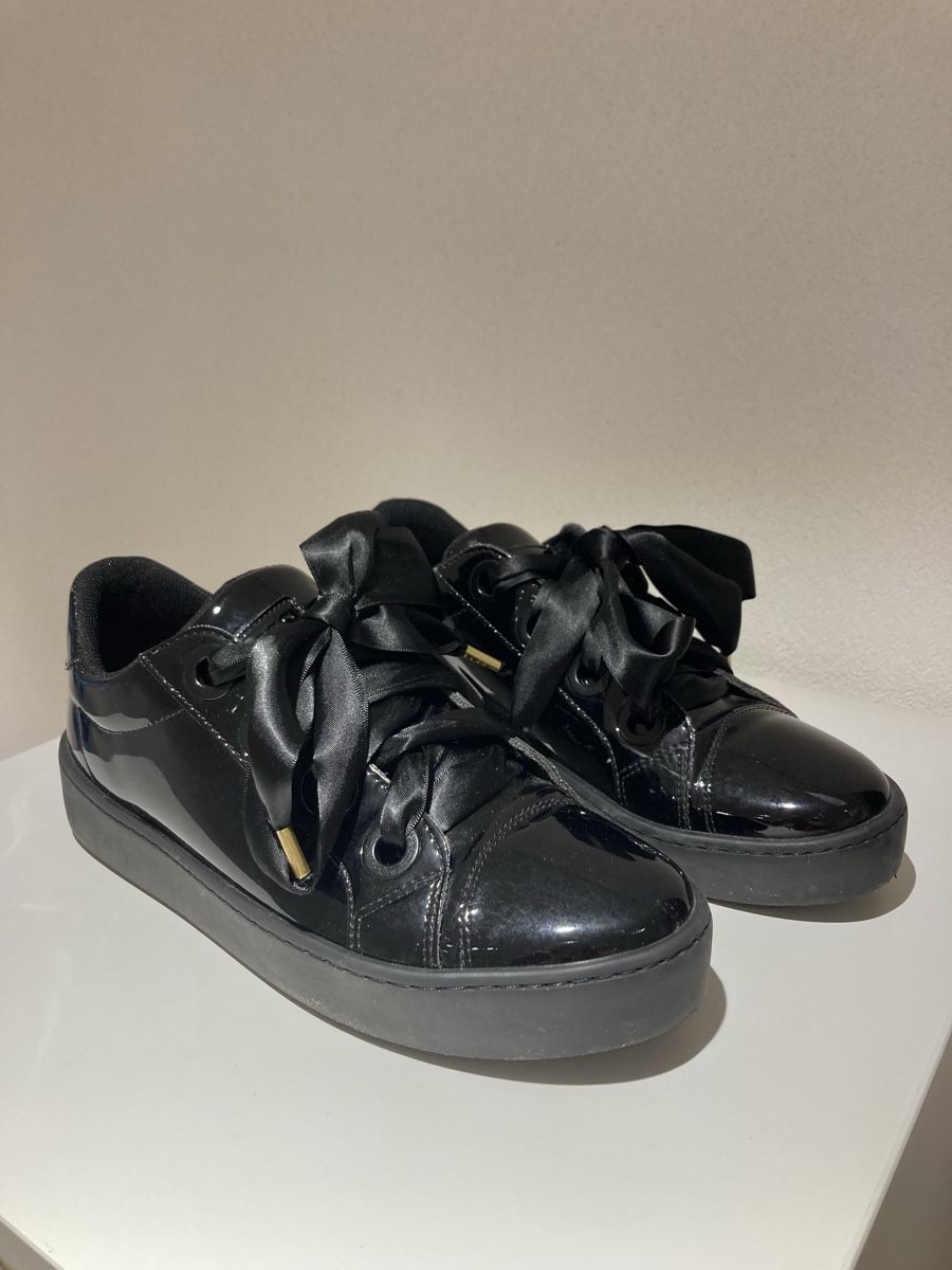 Guess Scarpe da donna: Guess Sneakers, Gr. 40 – Usato da Azmoos venduto da alix001
