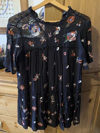 Robe Zara noire brodée florale - Taille S