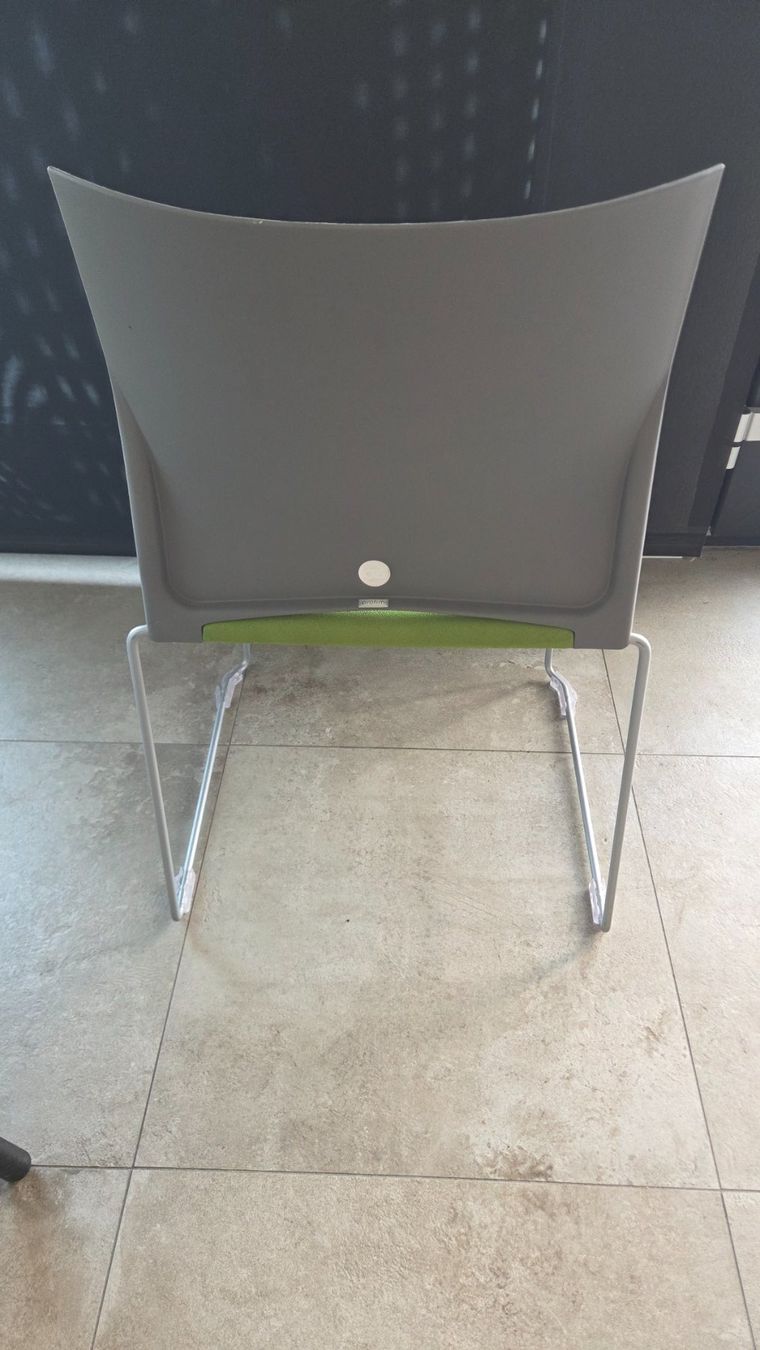 Sedie: Chaise design gris/vert bon état 45cm – Usato da Cressier NE venduto da jhm_v2w9 2