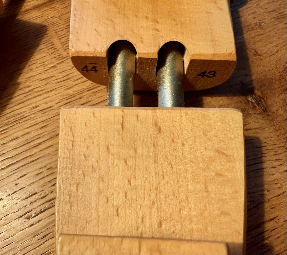 Scarpe da uomo: Schuhspanner aus Holz Grösse 43/44 – Usato da Allschwil venduto da Artur15 2