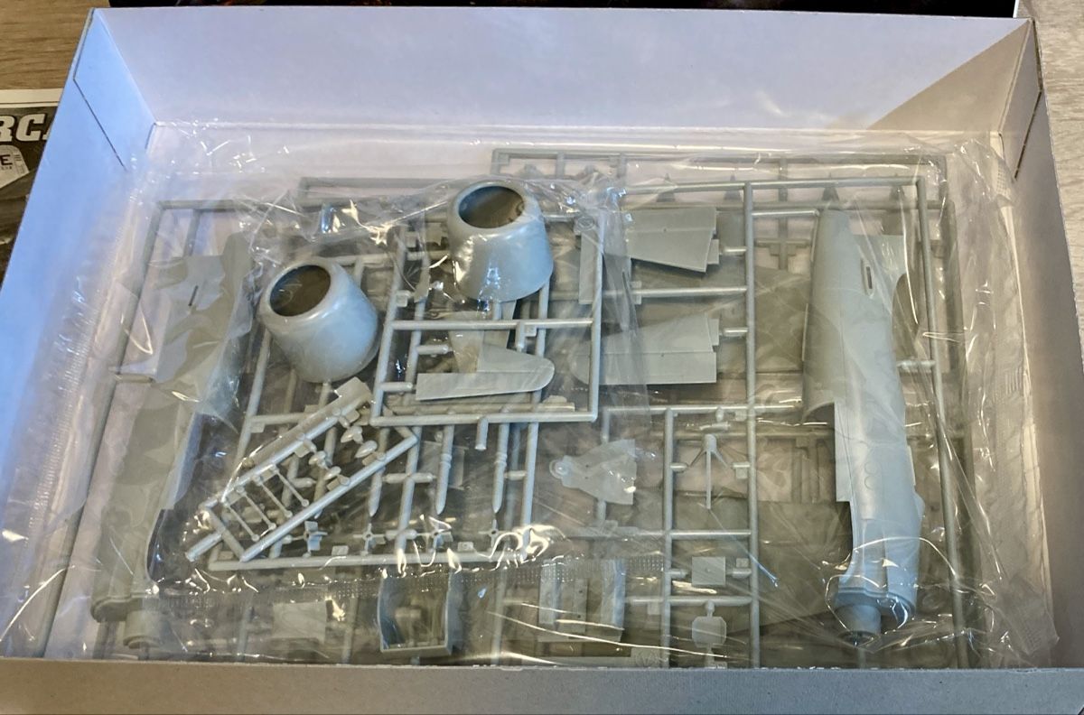 Kits de montage: 1/48 Academy F8F Bearcat – Neuf (Voir description) à Muttenz par TamiyaFanboy79 1