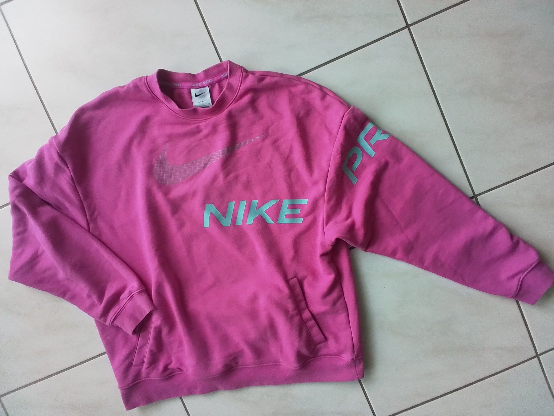 Nike Maglioni & Felpe: NIKE  PRO  PULLI Größe S pink – Usato da Heimberg venduto da sunny1970