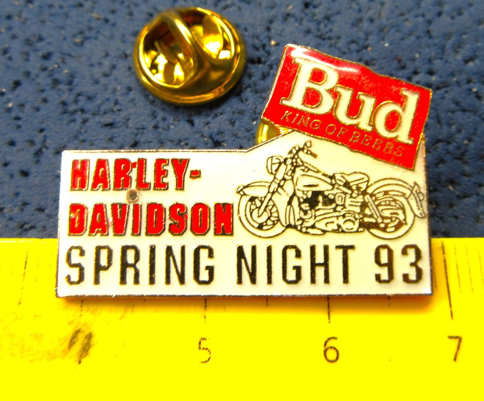 Harley-Davidson Placchette & Badge: HARLEY-DAVIDSON SPRING NIGHT 93 BUD US BIER PIN – Usato da Ettingen venduto da Hausi4711