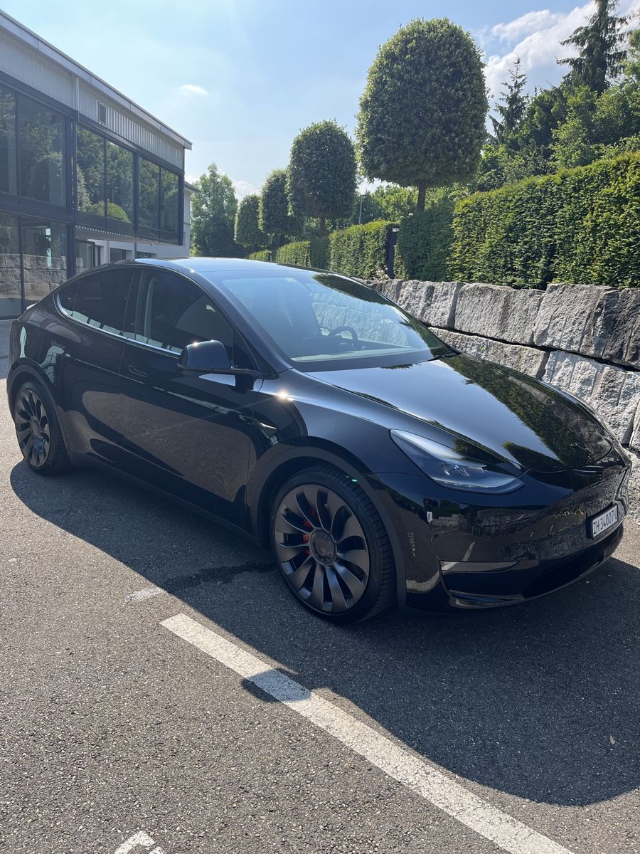 Tesla Automobili: Tesla Model Y Performance, Schwarz – Usato da Bachenbülach venduto da N.Sonja