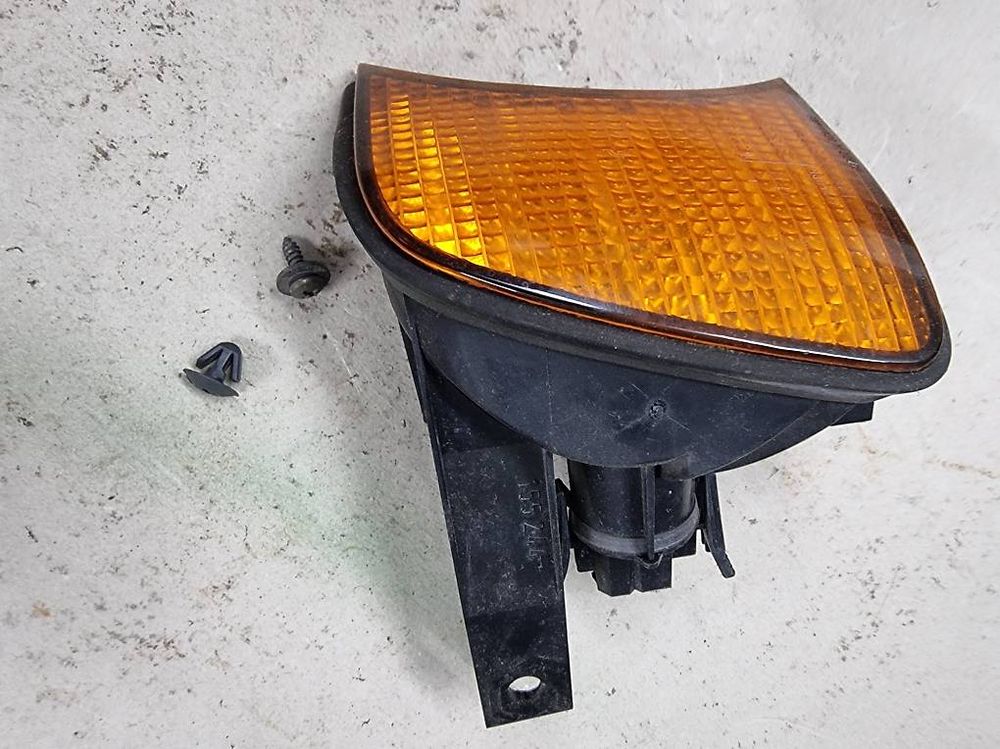 BMW Tutti pezzi di ricambio auto: Original BMW E34 Blinker rechts – Usato da Zihlschlacht venduto da Fan2002
