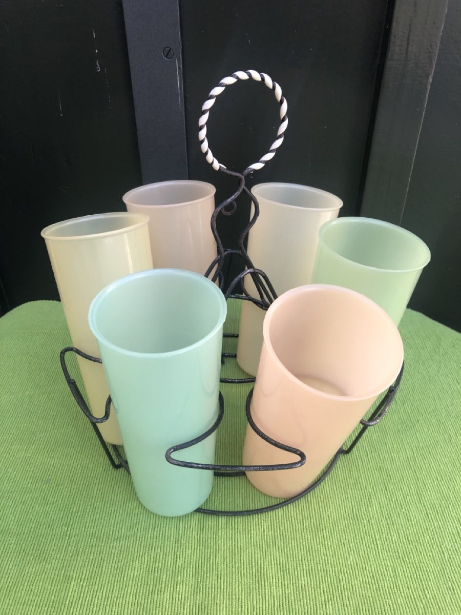 Tupperware Contenitori & Simili: Tupperware Becher Set mit Halter - Vintage 1954 – Usato da Zürich venduto da nickee888