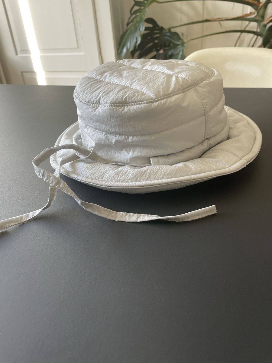 Jacquemus Copricapi, berretti & cappellini: Jacquemus Grey Le Bob Doudoune – Nuovo (secondo la descrizione) da Zürich venduto da ninabaghira 3