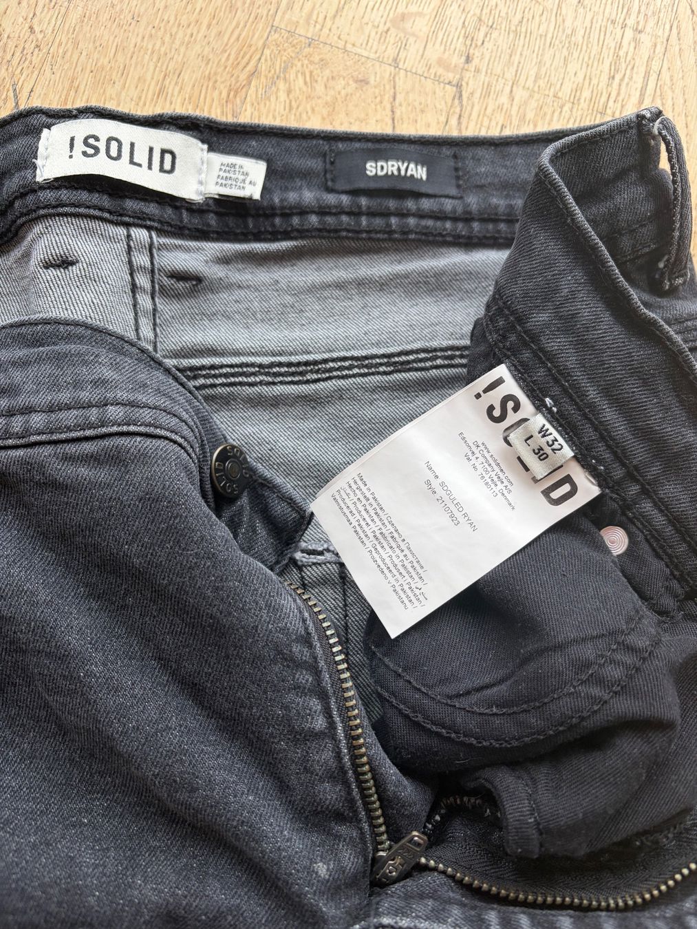 Jeans: !SOLID Jeans Modell Ryan dunkelgrau Grösse W32 L30 – Gebraucht aus Stallikon von Ekatusha 1