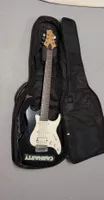 E-Gitarre schwarz mit Gigbag gebrauchter Zustand