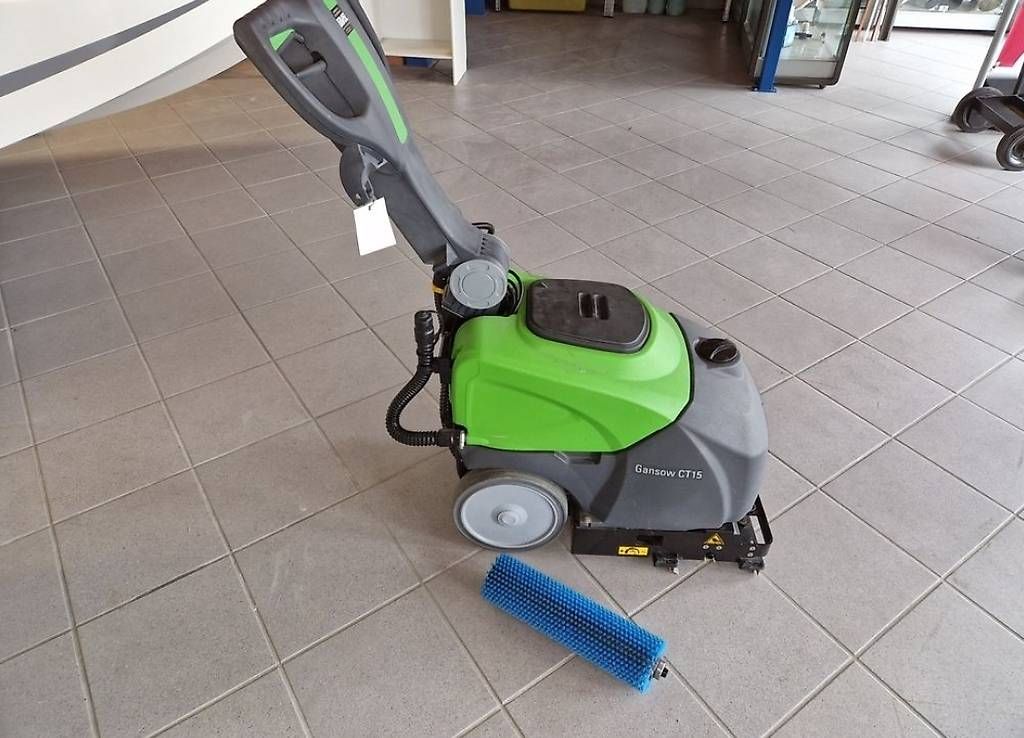 Tutte le macchine: Boden Scheuer Saugmaschine – Usato da Niederuzwil venduto da roltav