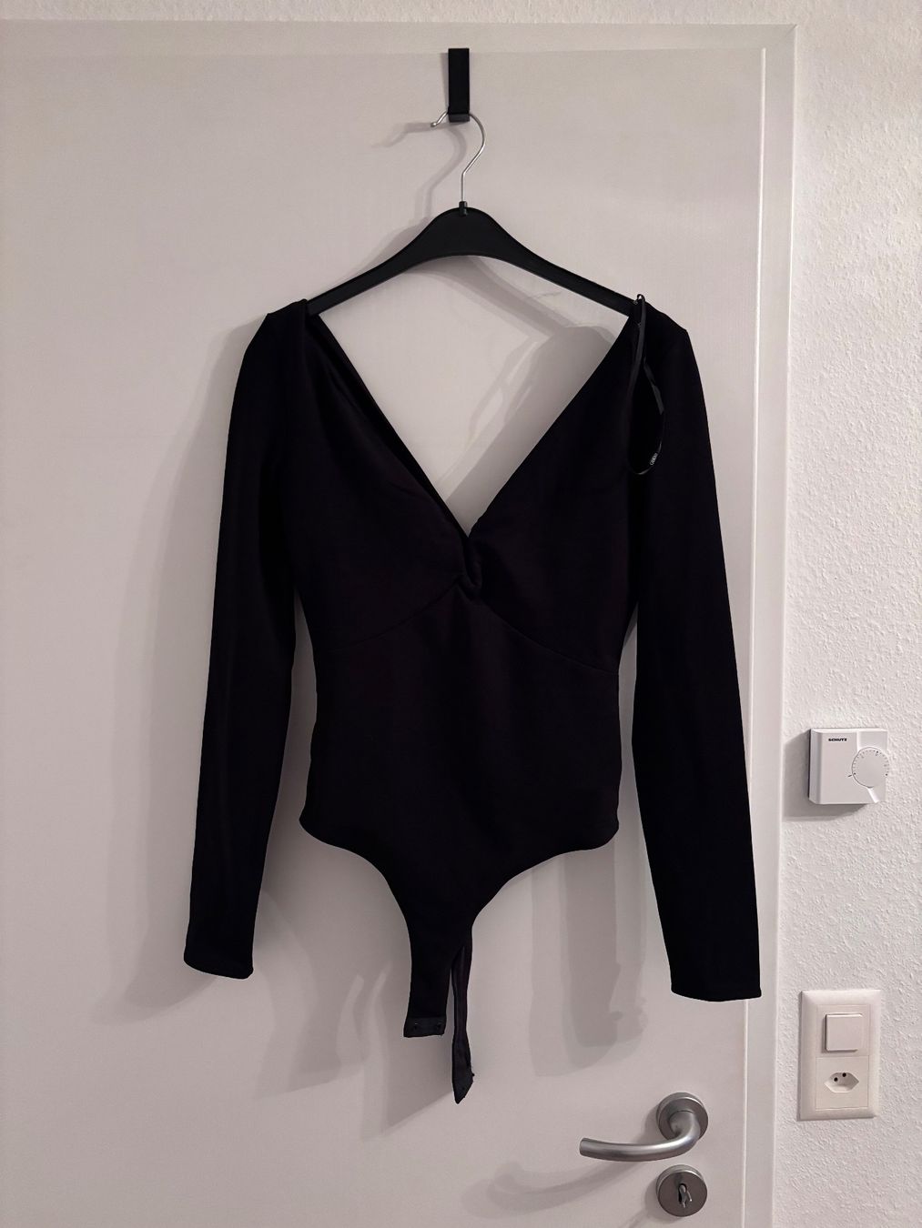 Guess Top: Guess body, black, size S – Usato da Airolo venduto da Eli90A 1