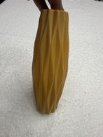 Vase moutarde moderne, parfait pour décorer votre intérieur!
