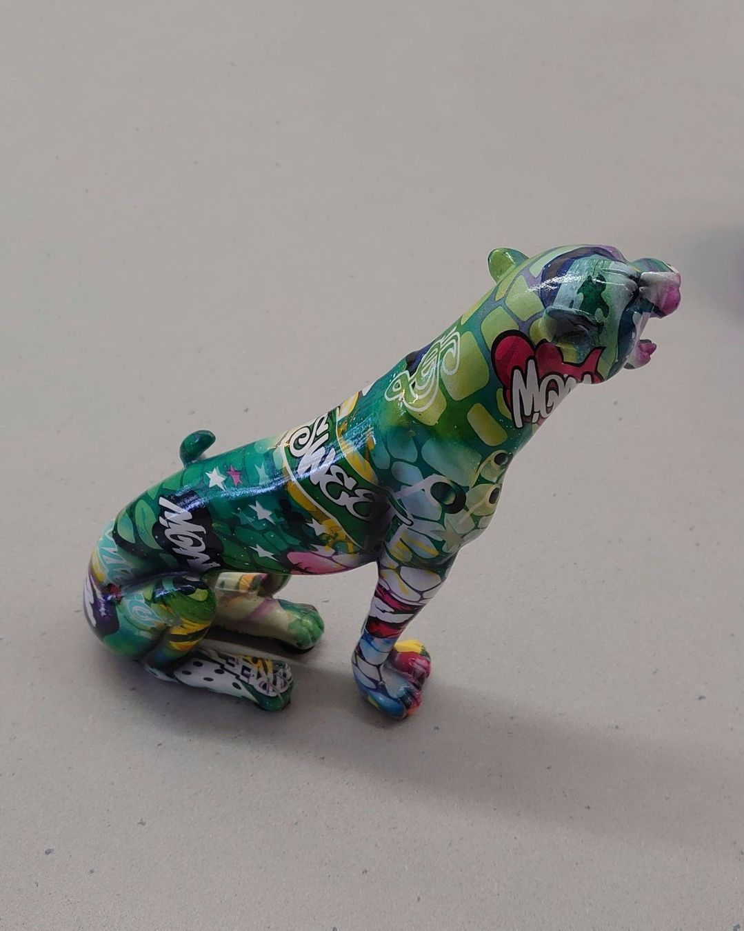 Statuette: Leopard / Puma Graffiti Pop Art Edition Grün – Nuovo e nell'imballaggio originale da Schaffhausen venduto da AtelierPudesco 1