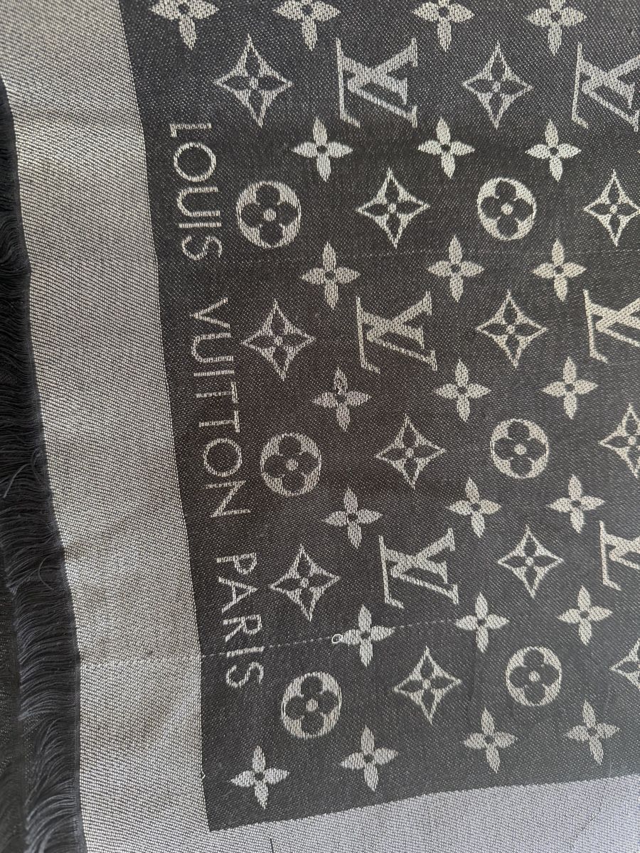 Louis Vuitton Foulard & Sciarpe: Louis Vuitton Monogram Shine Tuch Original  – Usato da Bachenbülach venduto da narapopo 1