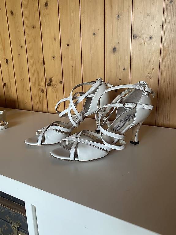 Scarpe da donna: Tanzschuhe/ Sandaletten – Usato da Münsingen venduto da cel_2r28 1