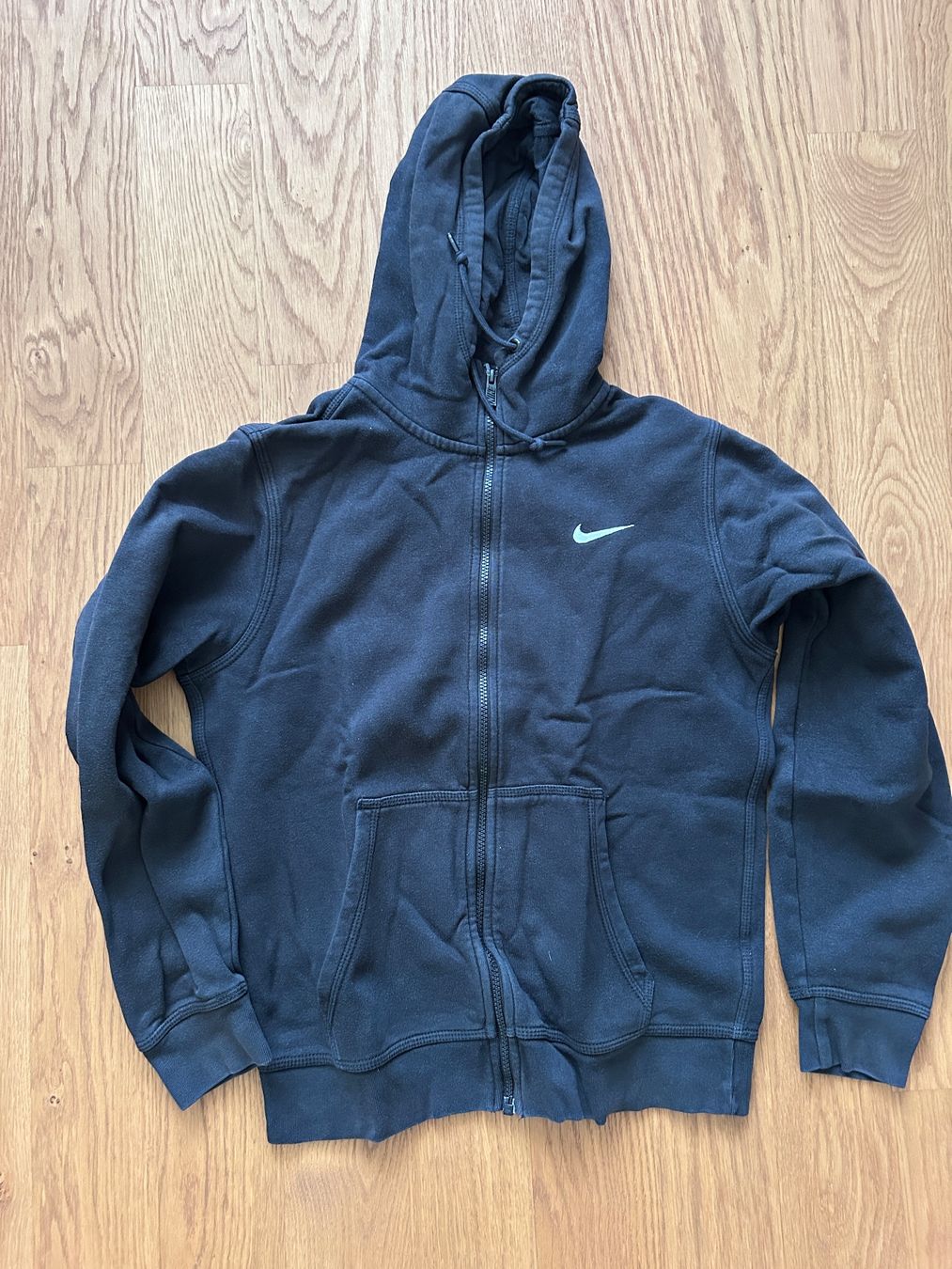 Nike Maglioni & Felpe: Kapuzenpullover Nike schwarz Grösse S guter Zustand – Usato da Bern venduto da BZau