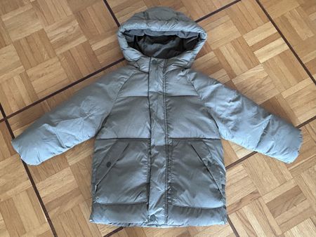 Kinder Steppjacke Kapuze Grösse 110, oliv Zustand gut