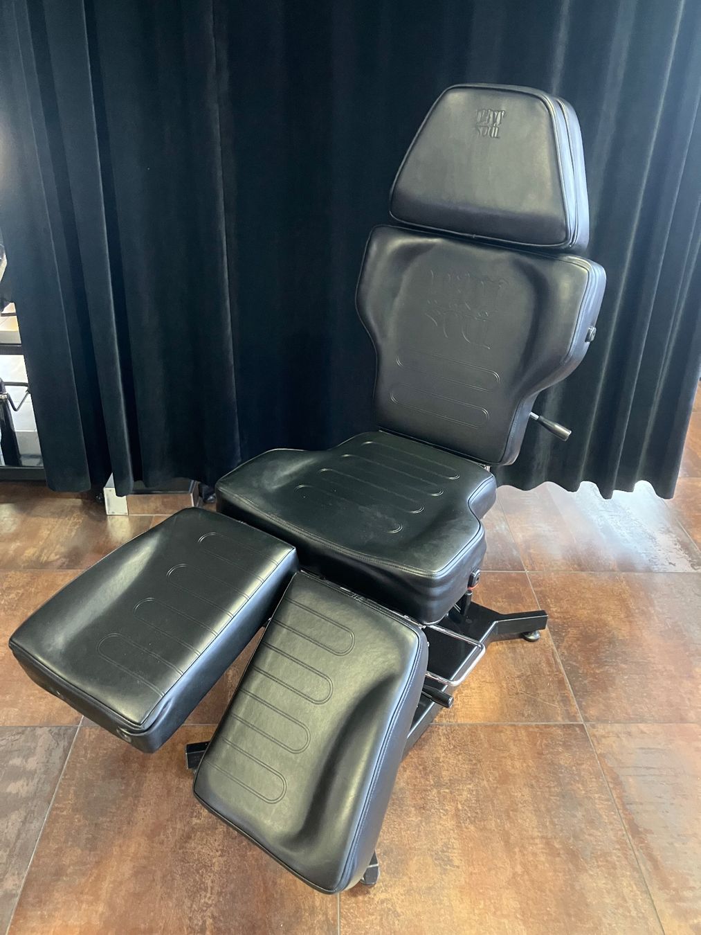 Kosmetik-& Massageliegen: Fauteuil Tattoo Tatsoul – Gebraucht aus Sembrancher von exp_nl5t 1