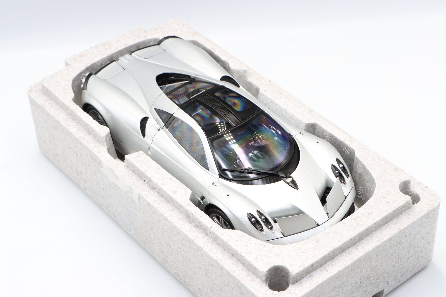 Autoart Modellautos: Pagani Huayra 2011 1:18 AutoArt – Neu und originalverpackt aus Bühl b.Aarberg von modelldiecast 8