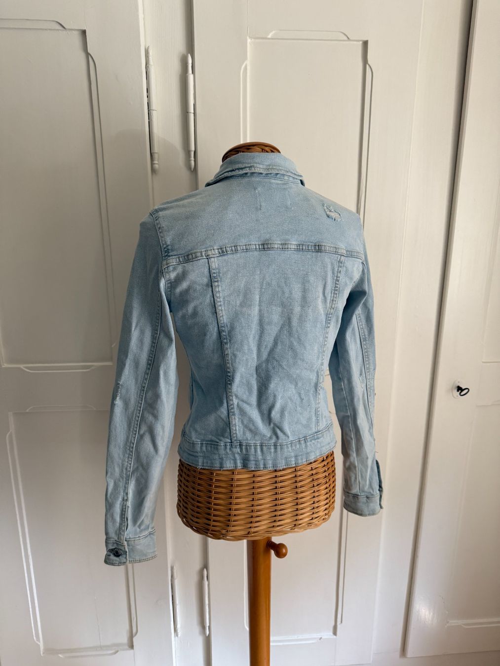 Bershka Jacken: BERSHKA - Jeansjacke hellblau S – Gebraucht aus Zürich von Diazaio 2