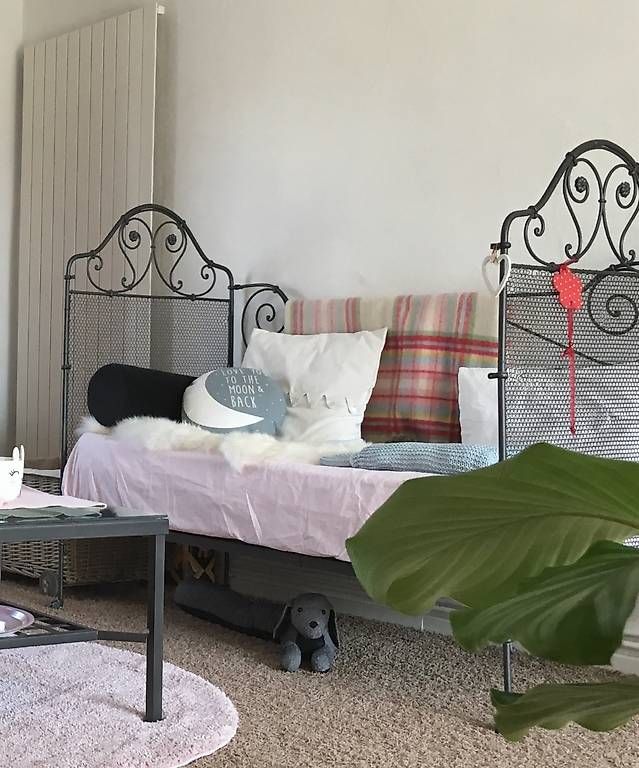 Betten: Kinderbett Metall,Sofa – Gebraucht aus Biberstein von cocodico