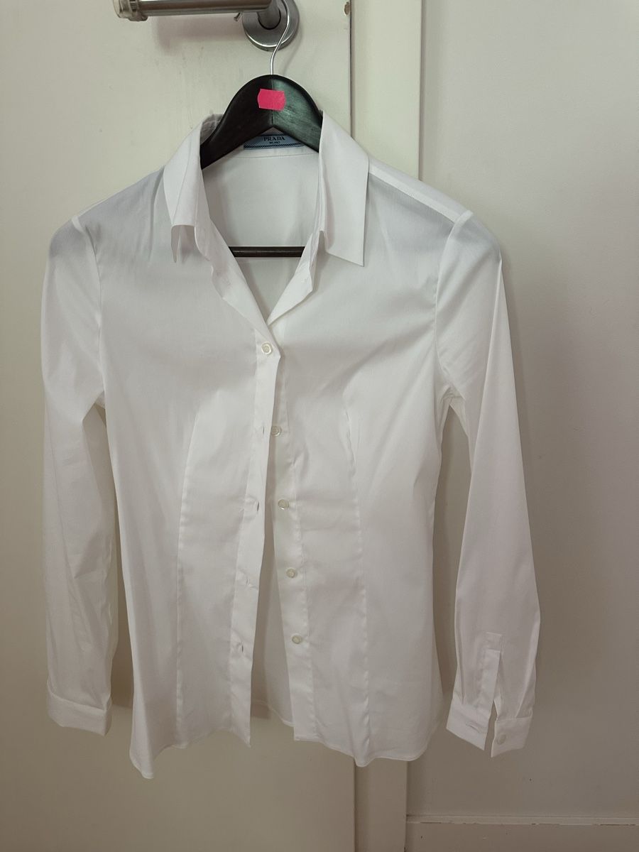 Prada Camicette: Prada White Cotton Blend Fitted Blouse – Usato da Geneve venduto da iri_dr5s