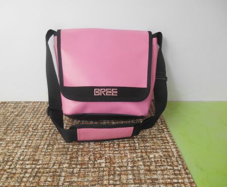 Bree Umhängetasche rosa/schwarz