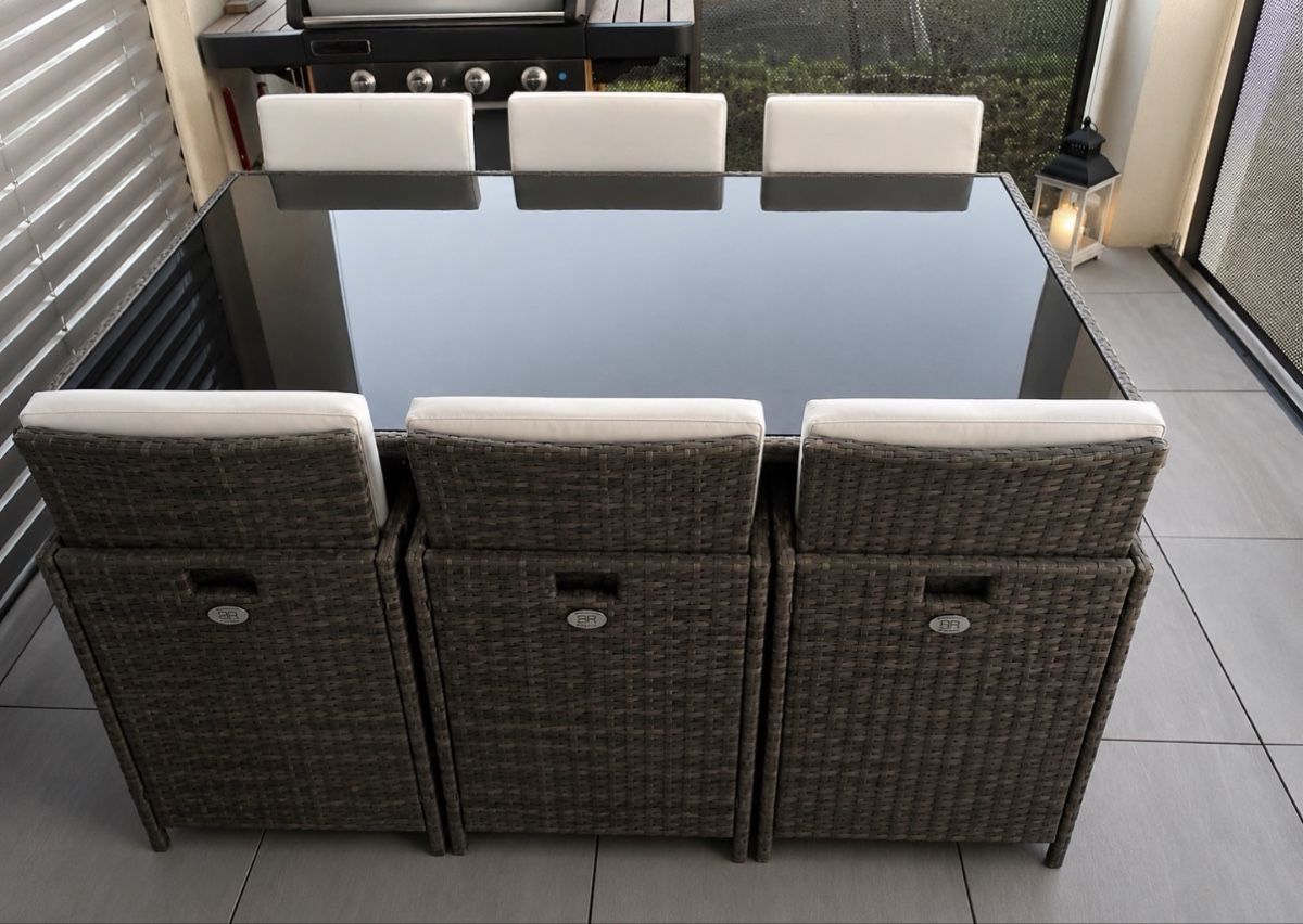 Set di tavolo e panche: Gartentisch aus Rattan – Usato da Rhäzüns venduto da natkr