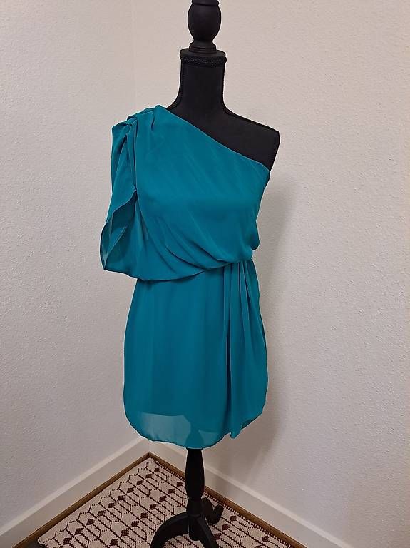 Vestiti: Asymetrisches Kleid Gr. 36 – Usato da Basel venduto da kru_m5x5