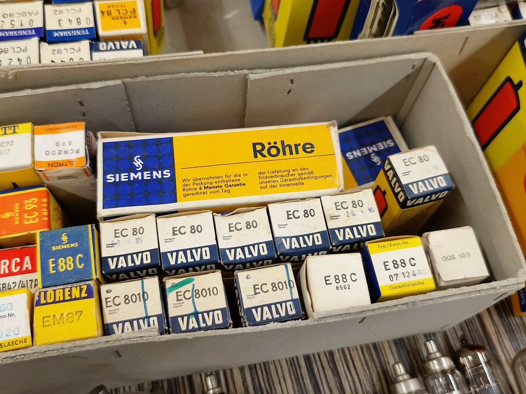 Componenti elettronici: Radioröhren Konvolut – Usato da Reiden venduto da Zofi-Brocki 1