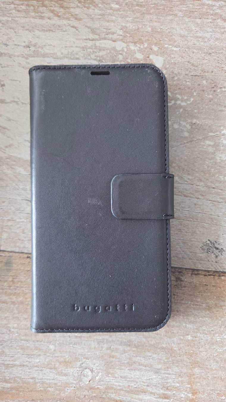 Bugatti Cover & Protezioni schermo: Bugatti iPhone Lederhülle - Neu & Originalverpackt – Nuovo e nell'imballaggio originale da Beringen venduto da JoeyAppenzeller 3