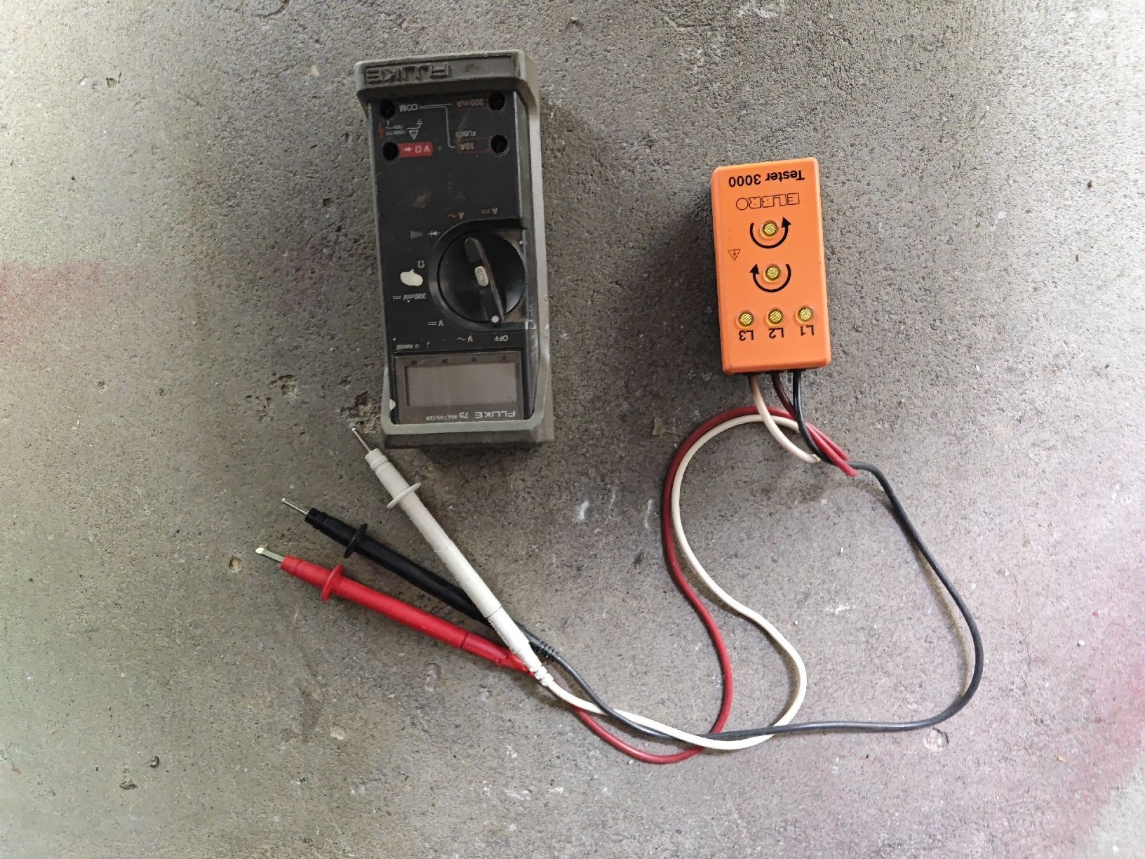 Fluke Misurare: Fluke 75 Multimeter & Elbro Tester 3000  – Usato da Sissach venduto da Siraiwan