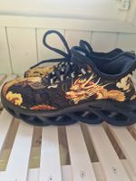 Coole Turnschuhe mit Drachen Motiv, Grösse 38