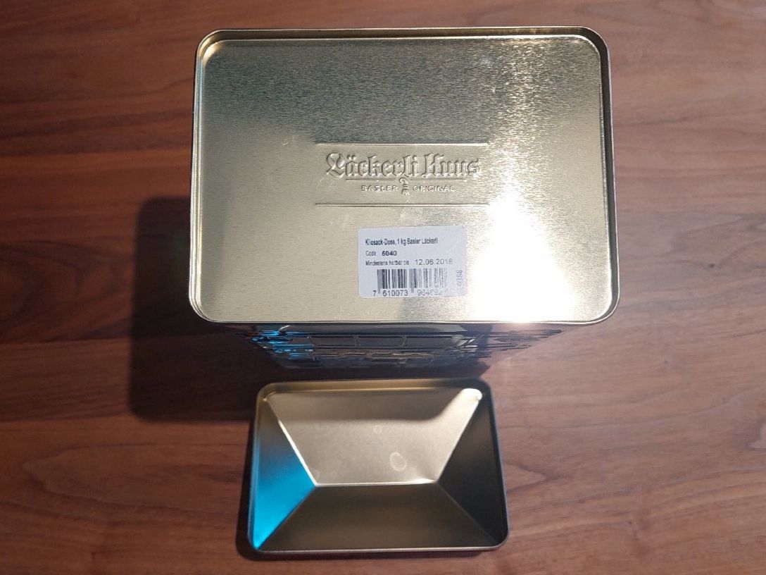 Altro in Decorazioni & Accessori: Grosse Läckerli Huus Dose, Vintage-Stil Blechdose – Usato da Brunnen venduto da Livianda 5