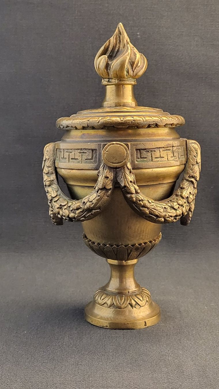 Statuette: Antikes Bronze-Objekt mit Fackelaufsatz – Usato da Basel venduto da spinne02 4