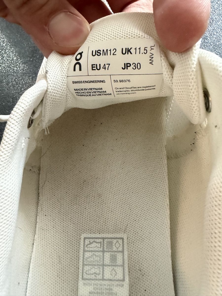 On Scarpe da uomo: On Running Sneaker Cloud weiss Grösse 47 gebraucht – Nuovo (secondo la descrizione) da Wil ZH venduto da Cyril-Las 3