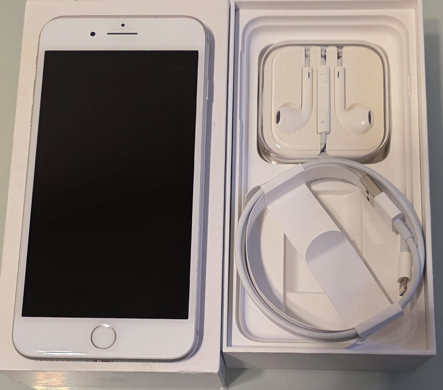 Apple Handys / Smartphones: iPhone 7 Plus Silver 256GB with accessories  – Gebraucht aus Studen BE von tha_dhp8 1