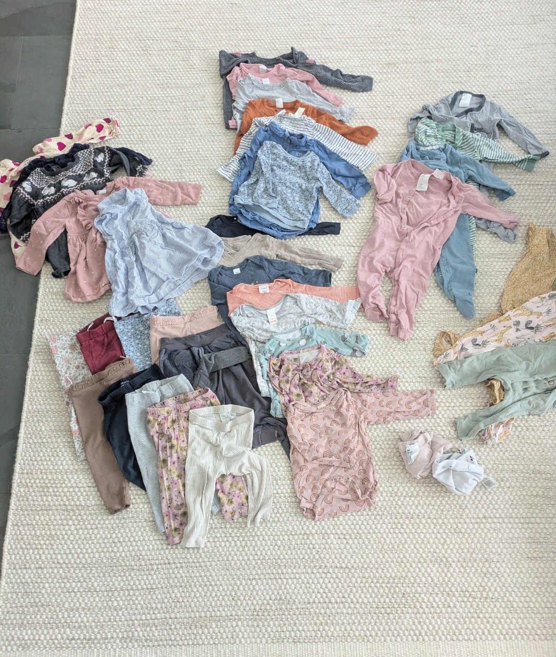 Kleiderpakete & -sets: Mädchenkleidee 80, 40 Stück  – Gebraucht aus Wädenswil von traviataa 5