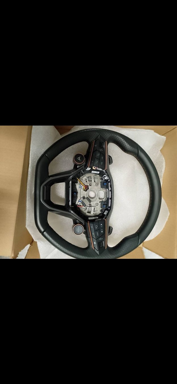 Tutti pezzi di ricambio auto: Lenkrad in einwandfreiem Zustand – Nuovo (secondo la descrizione) da Zürich venduto da dev_5brj
