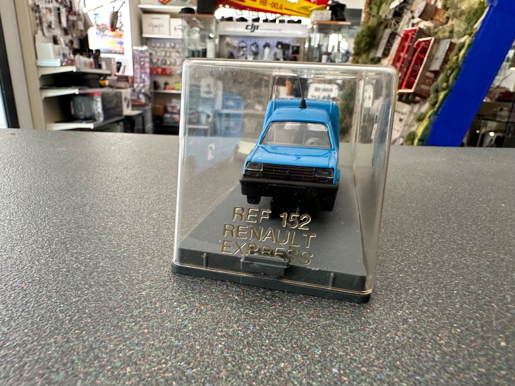 Renault Modellini d'auto: Verem 1:43 Vintage Renault express Telecom 152 – Usato da Chiasso venduto da Carrara-Modellismo 1