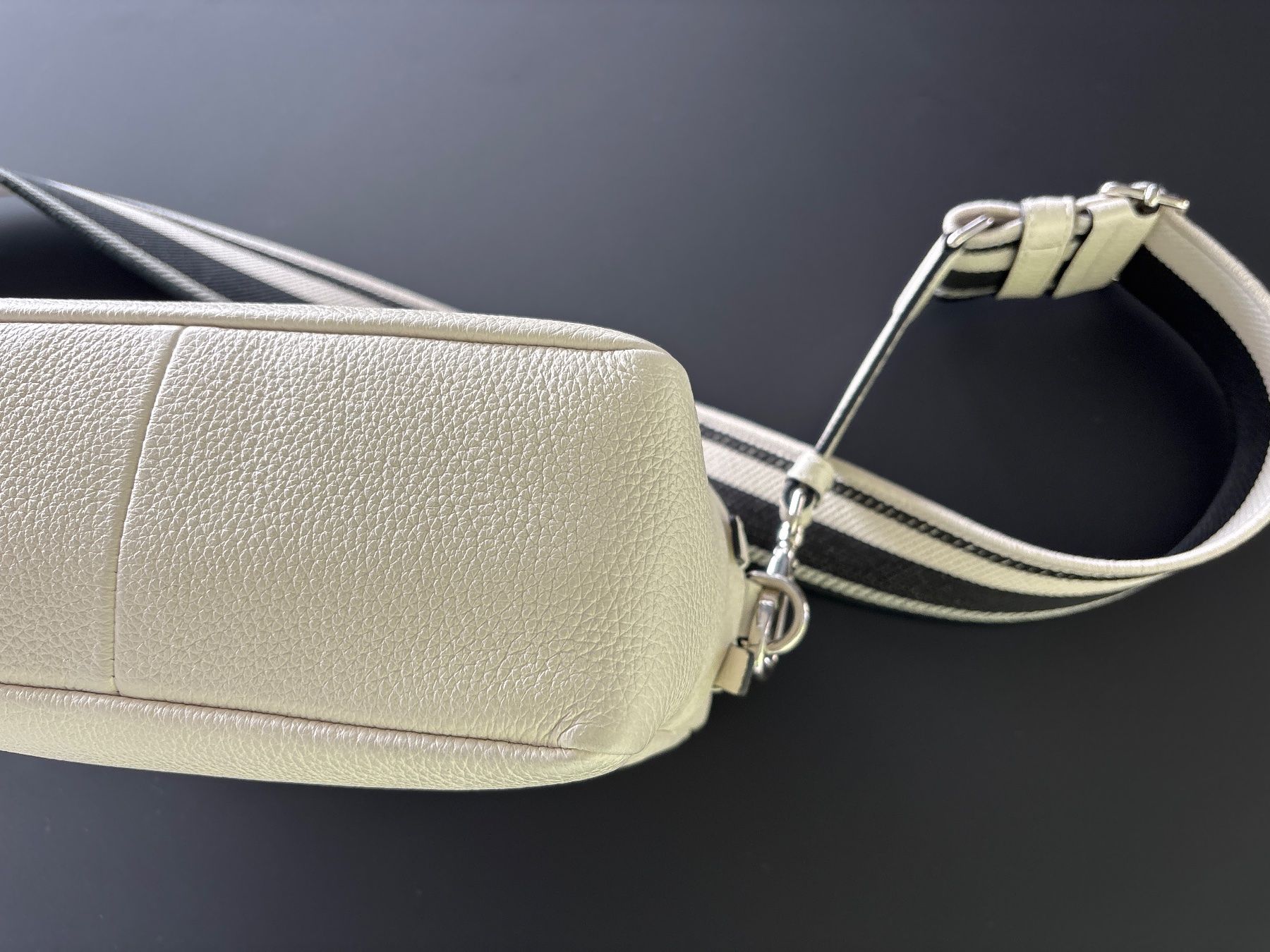 Prada Borse da donna: Prada Flou Crossbody Bag White – Nuovo (secondo la descrizione) da Biel/Bienne venduto da Eiskristall08 7