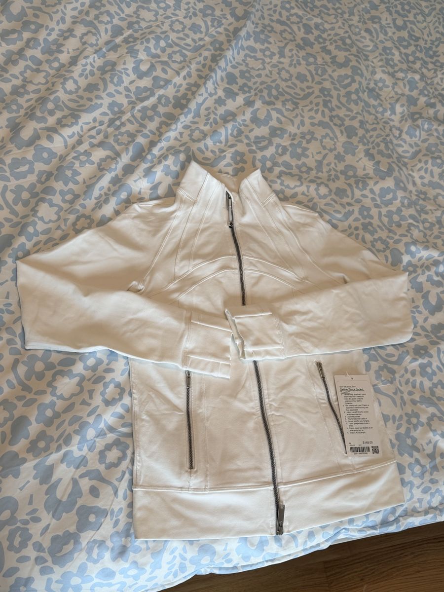Lululemon Vestes: NEW BNWT lululemon Define Track Jacket Luon -size4 – Neuf (Voir description) à Regensdorf par Let-me-win-please