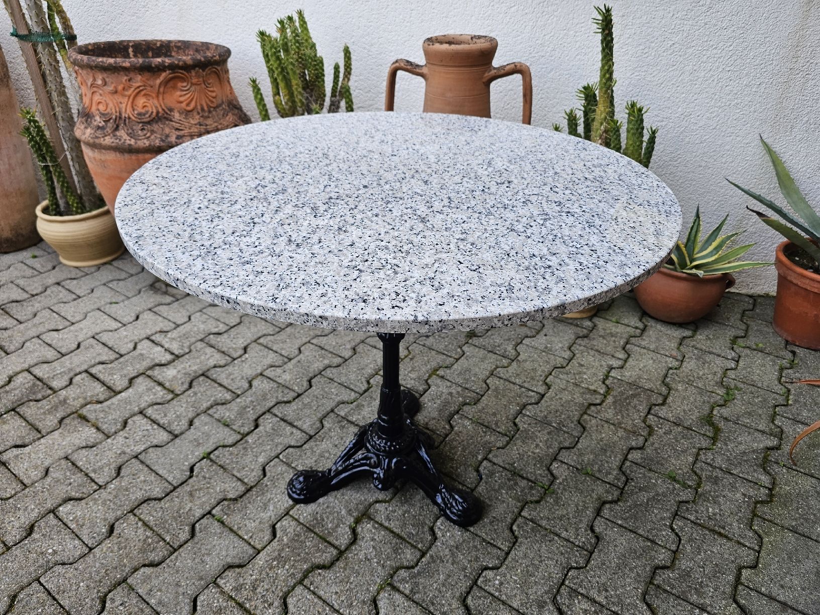 Tavoli: Granittisch Gartentisch Bistrotisch – Usato da Villnachern venduto da hasta08