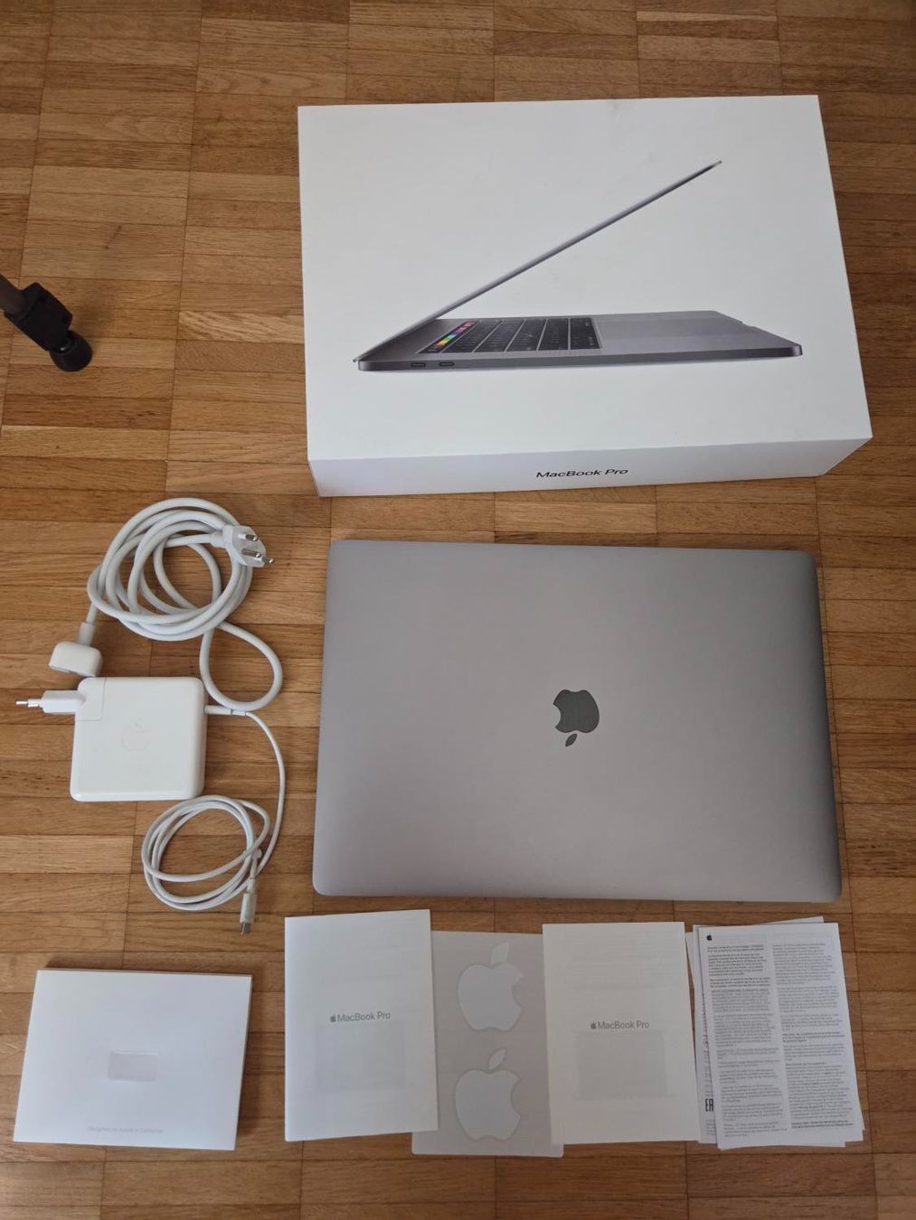 Apple Notebooks: MacBook Pro 15" 2018 i9 32GB 2TB + Original Box & Ladegerät – Gebraucht aus Zürich von dmitrym